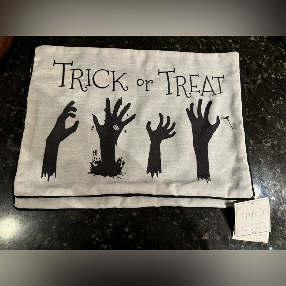 2 Thro by Marlo‎ Lorenz Halloween Hands Trick Or Treat Pillow Cover 14x20 NWT!